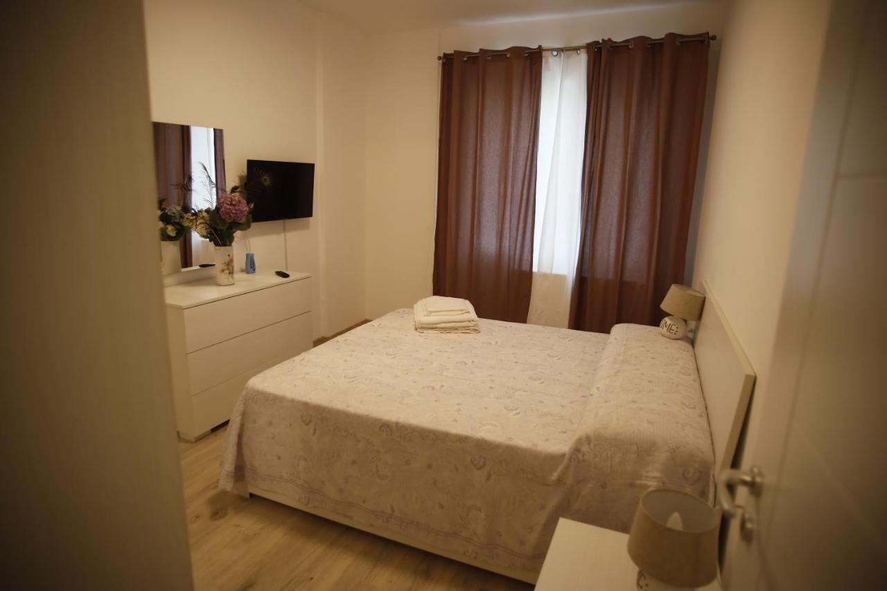 Lar Apartment Focşani Esterno foto